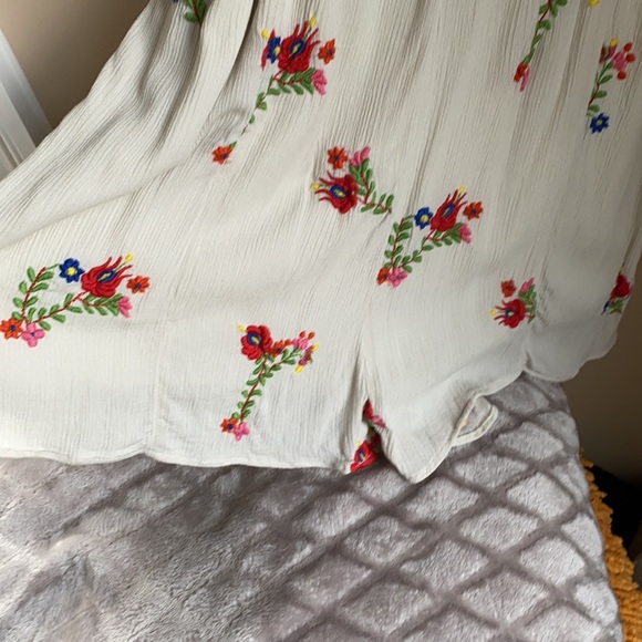 Urban Outiftters Jemma-Belle Embroidered Romper - Picture 4 of 8